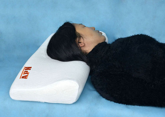 Oreiller onduleux blanc adapté aux besoins du client de logo pour les personnes sans sommeil/spondylose cervicale